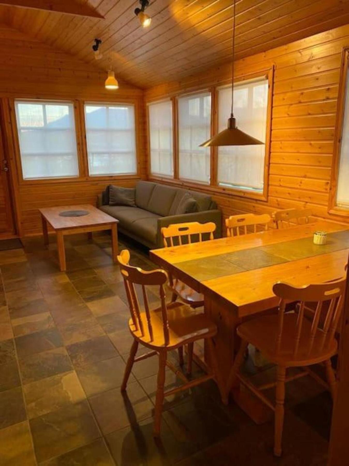 Cozy 2 Bedroom Cottage With Hot Tub Akureyri Extérieur photo