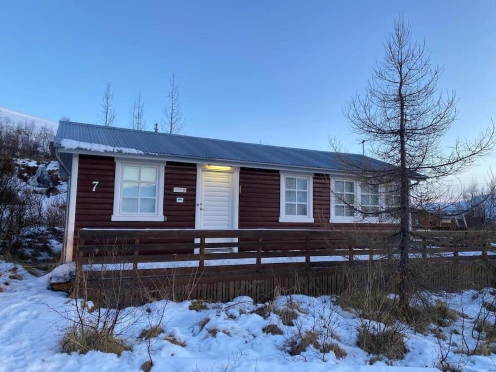 Cozy 2 Bedroom Cottage With Hot Tub Akureyri Extérieur photo