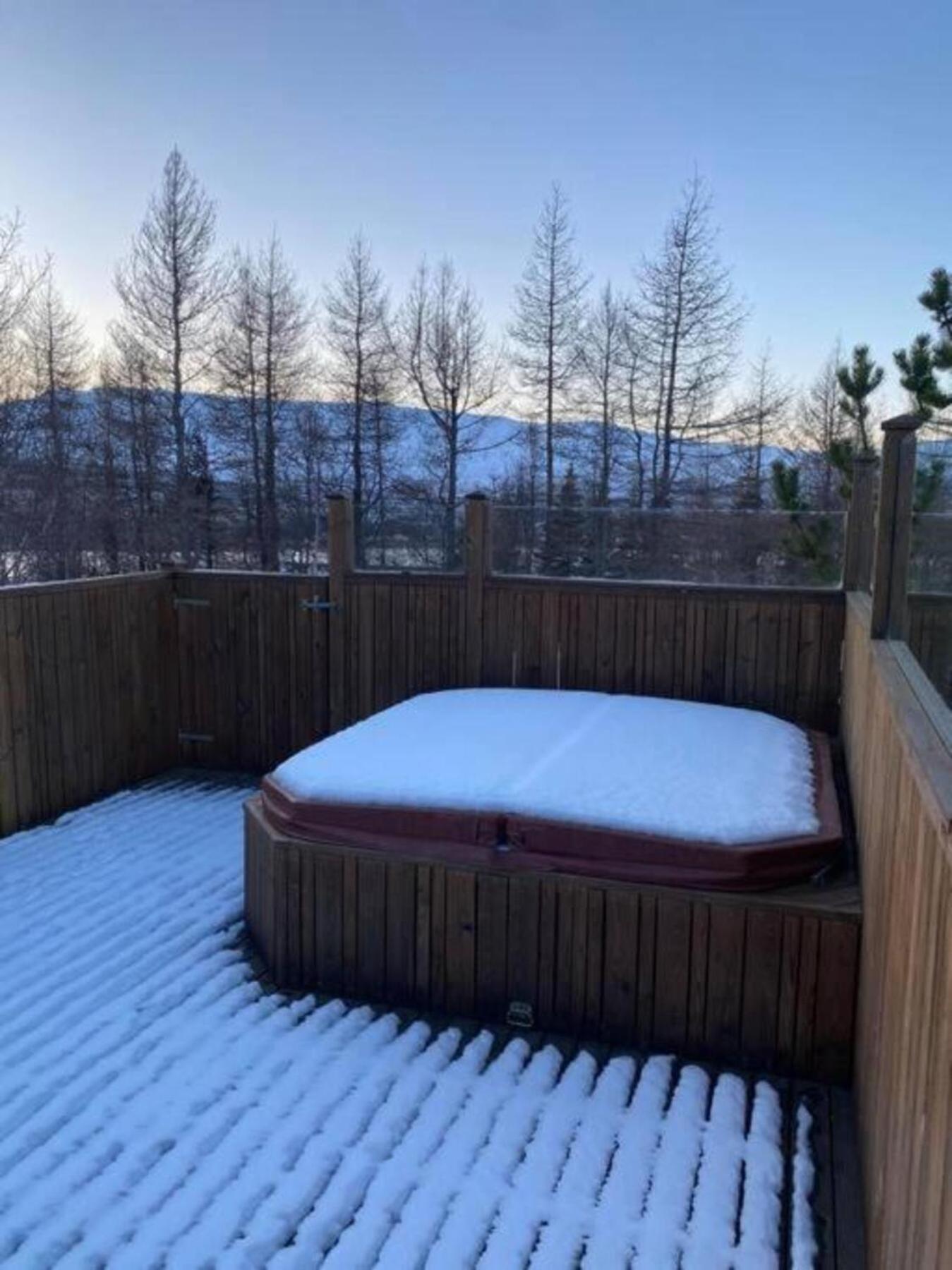 Cozy 2 Bedroom Cottage With Hot Tub Akureyri Extérieur photo